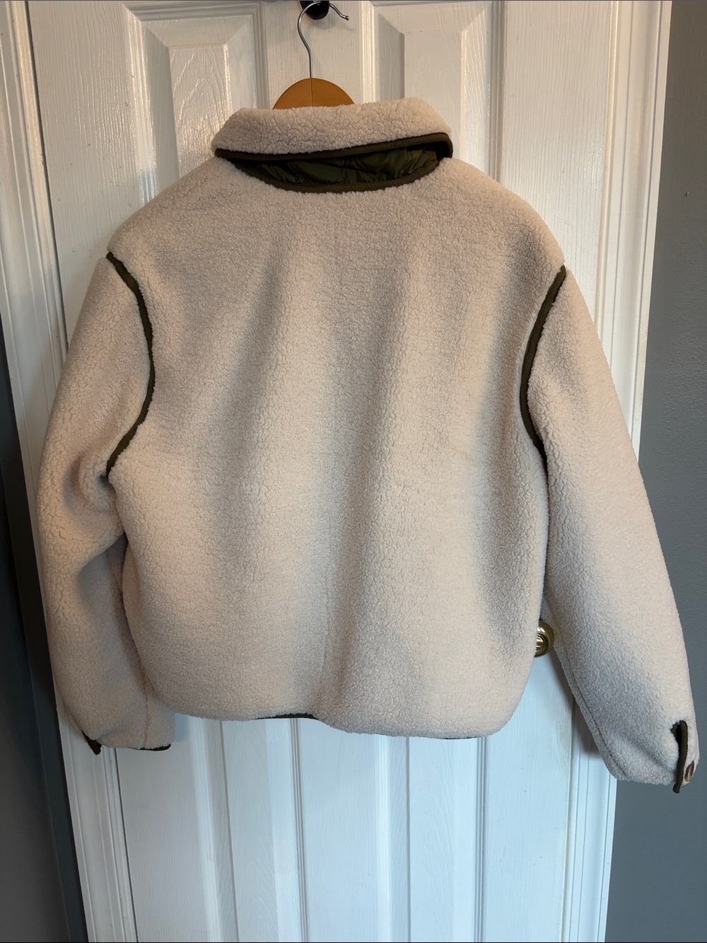 NWT Blank NYC Sz L Crop Reversible Cream Sherpa / Olive Quilted Jacket Warm Cozy - Picture 4 of 10